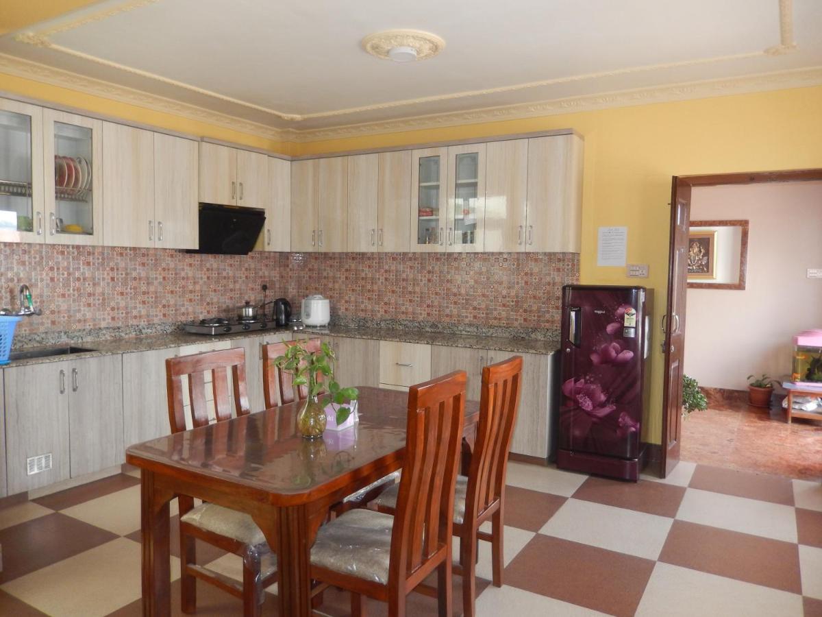 Shine Homestay Famille Francophone - Shine Home And Apartment Kathmandu Buitenkant foto