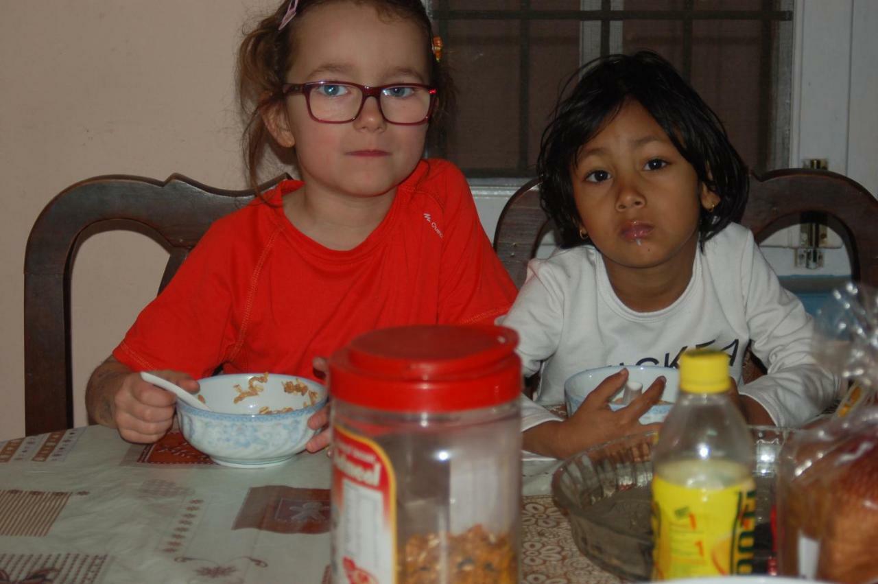 Shine Homestay Famille Francophone - Shine Home And Apartment Kathmandu Buitenkant foto